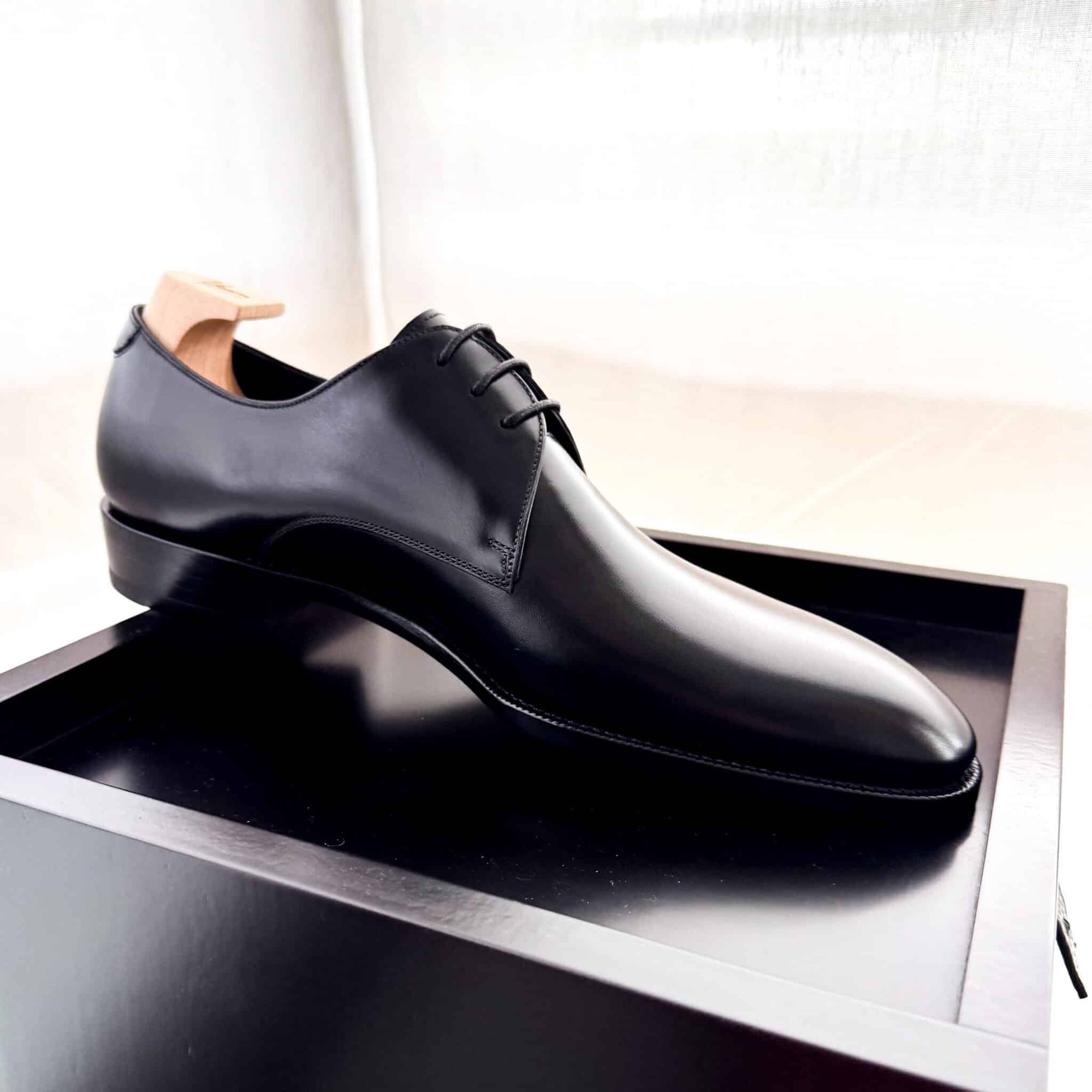 Yearn DER 221 - Y02 - Derby Plain - Schwarz
