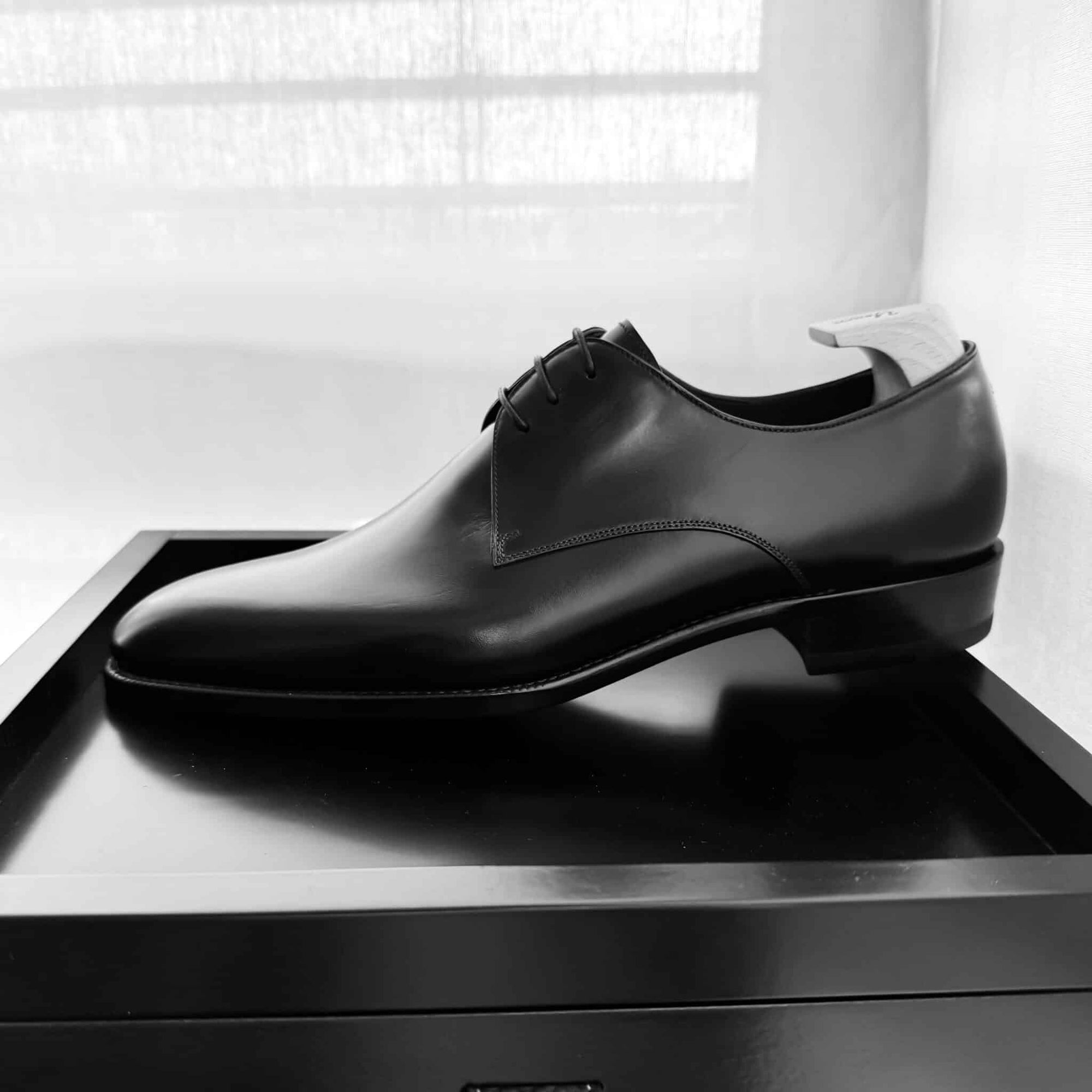 Yearn DER 221 - Y02 - Derby Plain - Schwarz