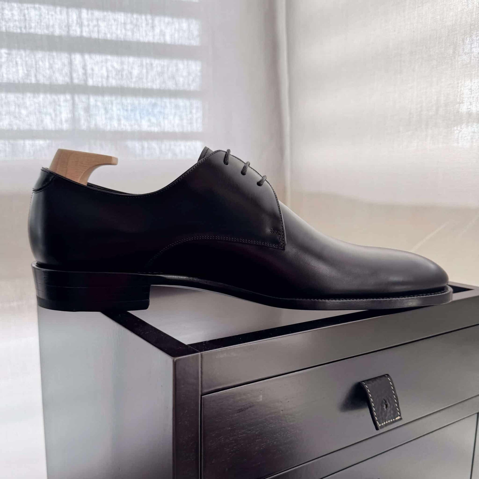 Yearn DER 221 - Y02 - Derby Plain - Schwarz